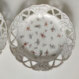 Ensemble de 4 assiettes fleuries ajourées