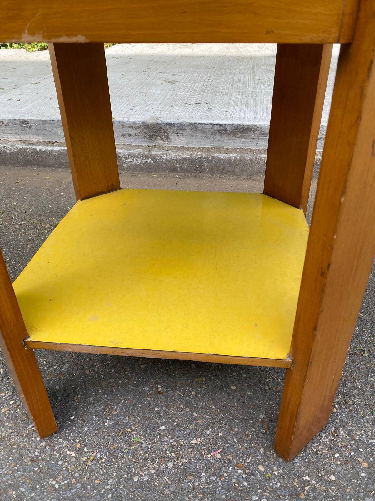 Table d'appoint art déco octogonale en bois jaune et vert 1970