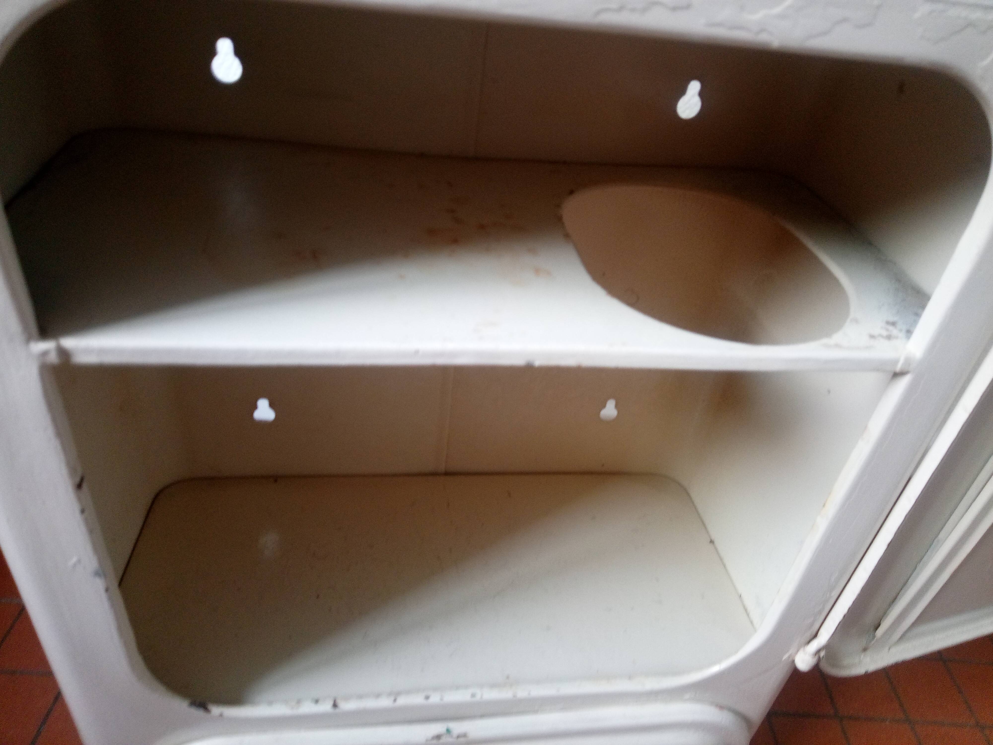 Medicine cabinet of the 40s in sheet metal