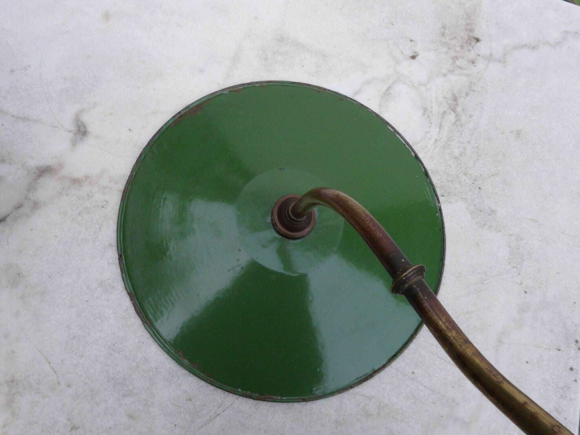 Industrial wall lamp in enameled sheet metal, brass swan neck