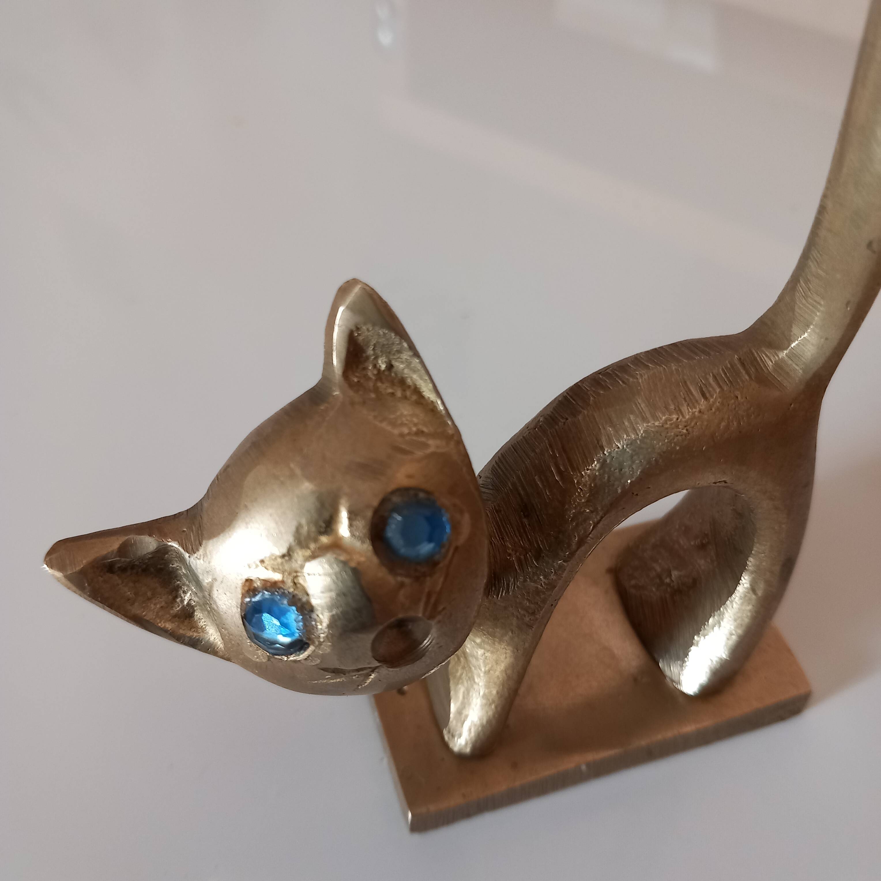 Chat baguier en laiton