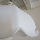 Suspension opaline flower and vintage brass