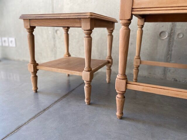 Coffee table double pull-out trays