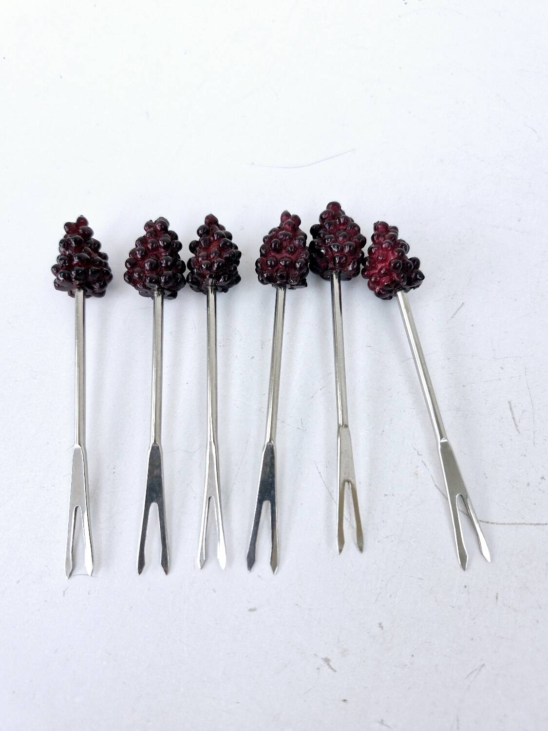 Vintage 80's Spade Holder in the Shape of a Bunch of Grapes