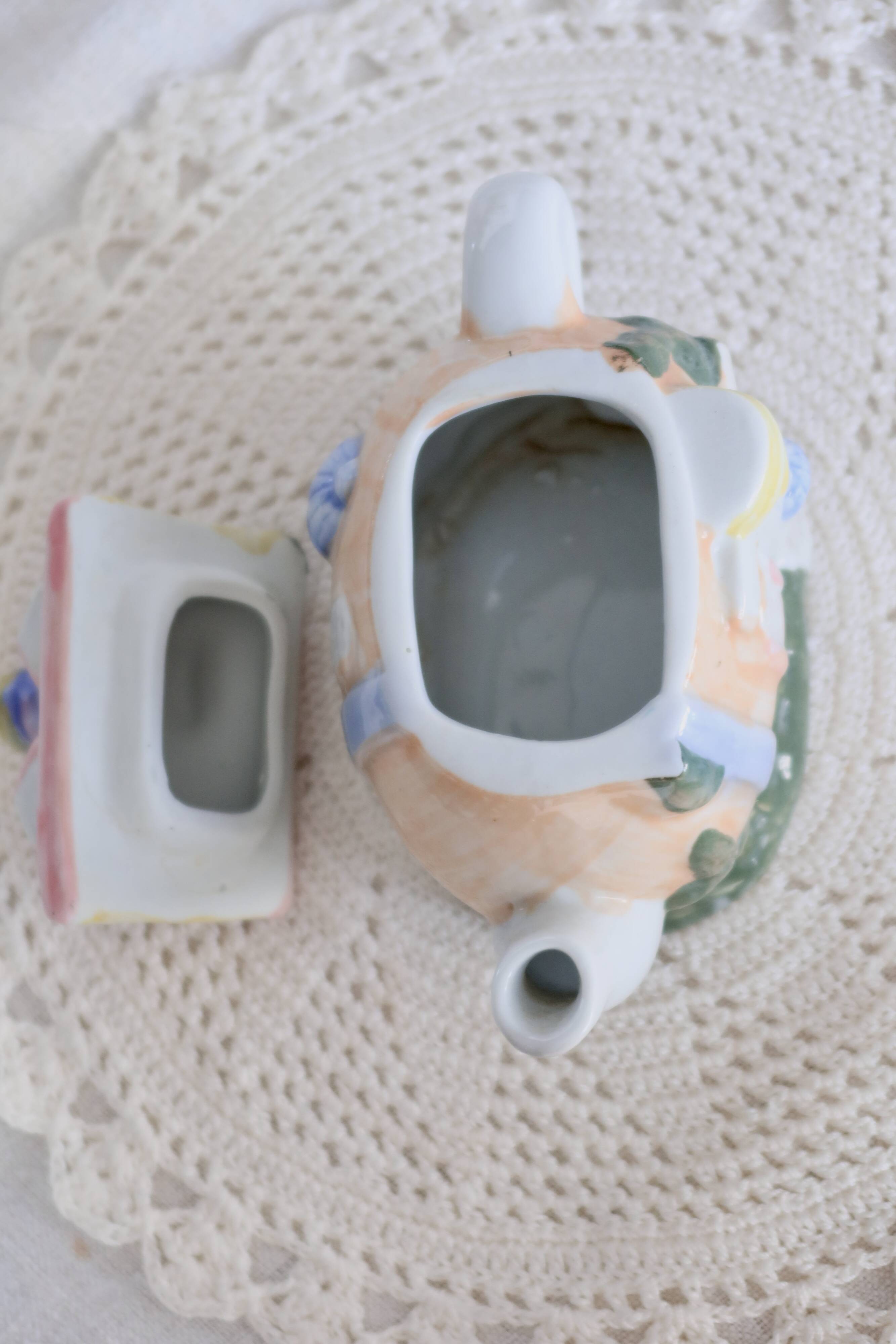 Vintage House-Shaped Slush Teapot - Pastel Colors