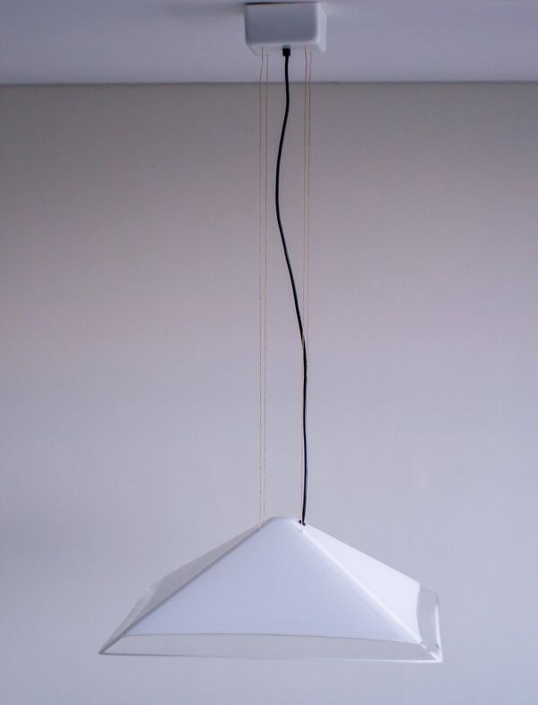 Grand pendentif pyramide iGuzzini - hauteur réglable, plexiglas, Italie 1980