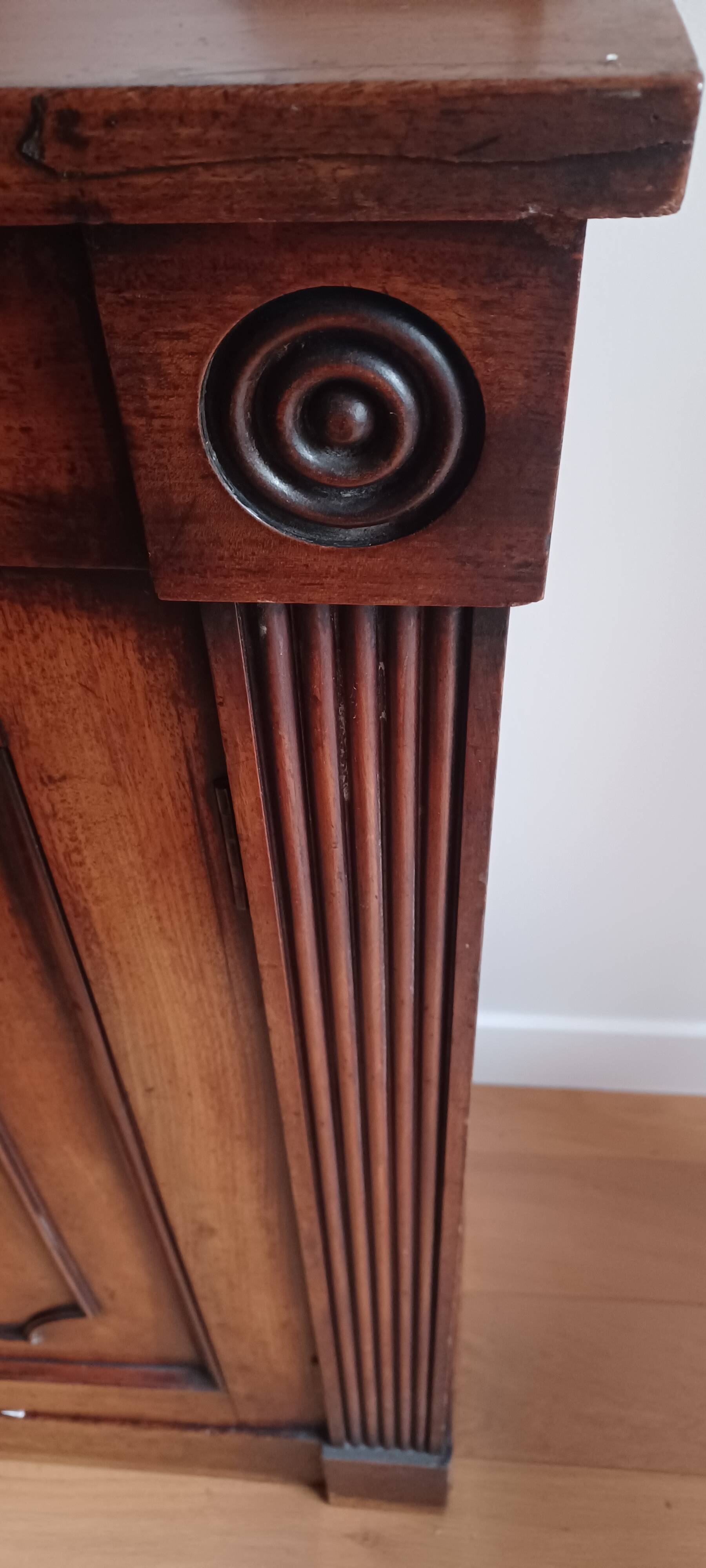 English style 2-door mahogany sideboard