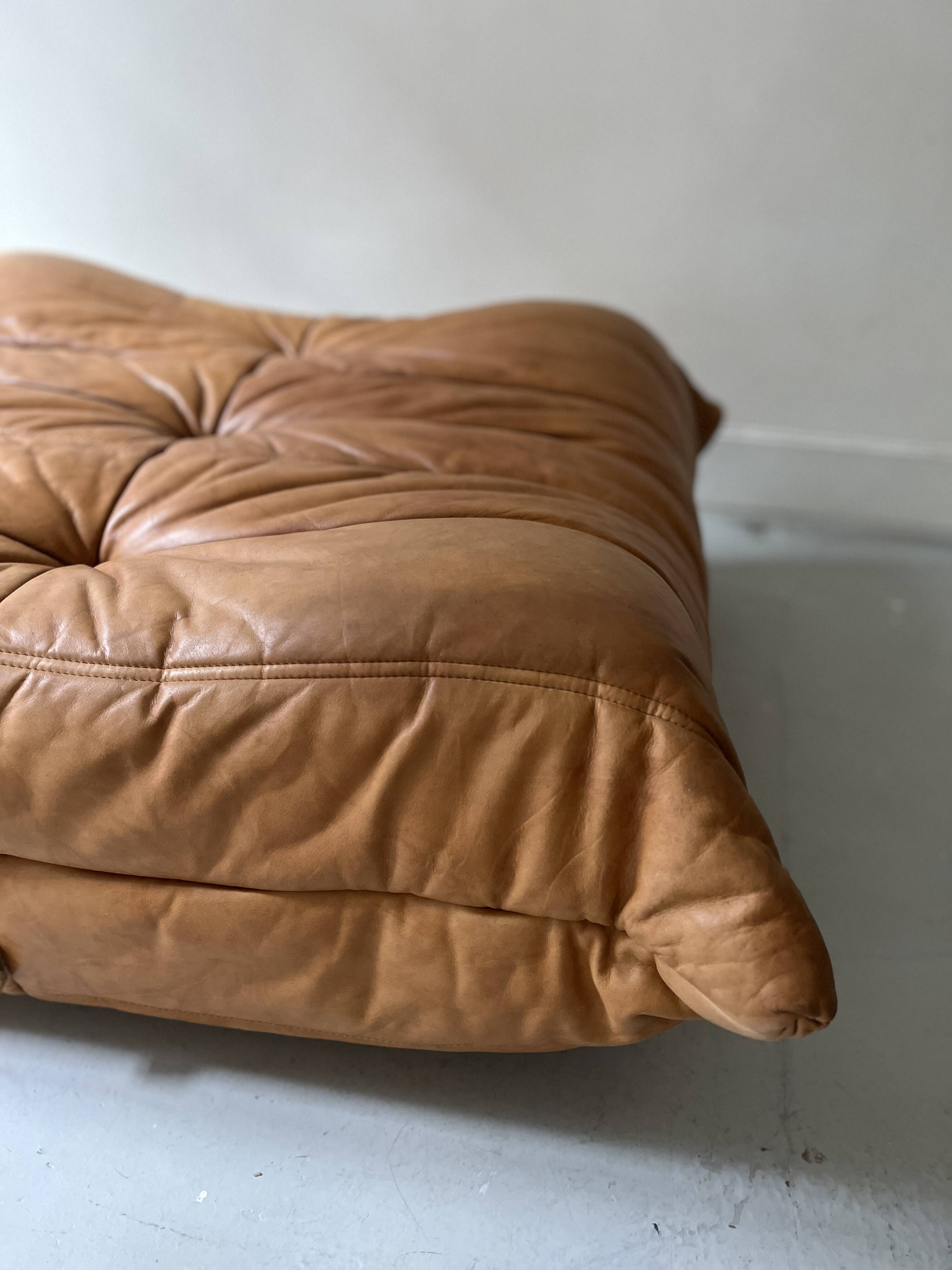 Togo design ottoman pouf by Michel Ducaroy for Ligne Roset, 1st edition 1970
