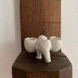 Petit éléphant en biscuit de porcelaine, salerons du 19e siècle