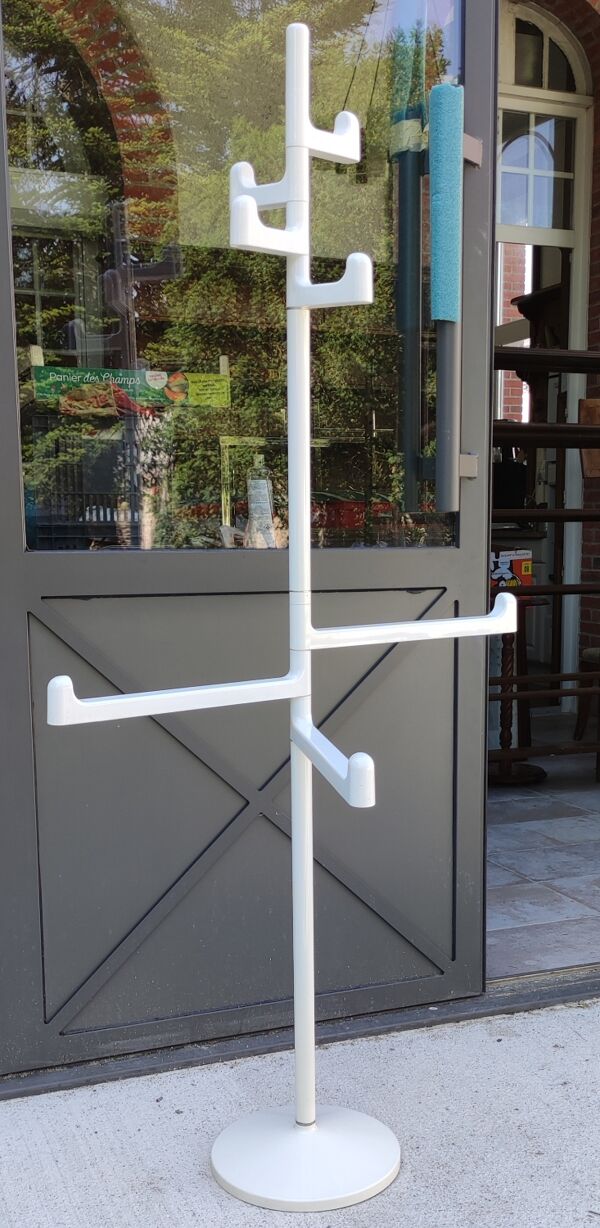 Porte manteau porte serviettes design par Makio Hasuike