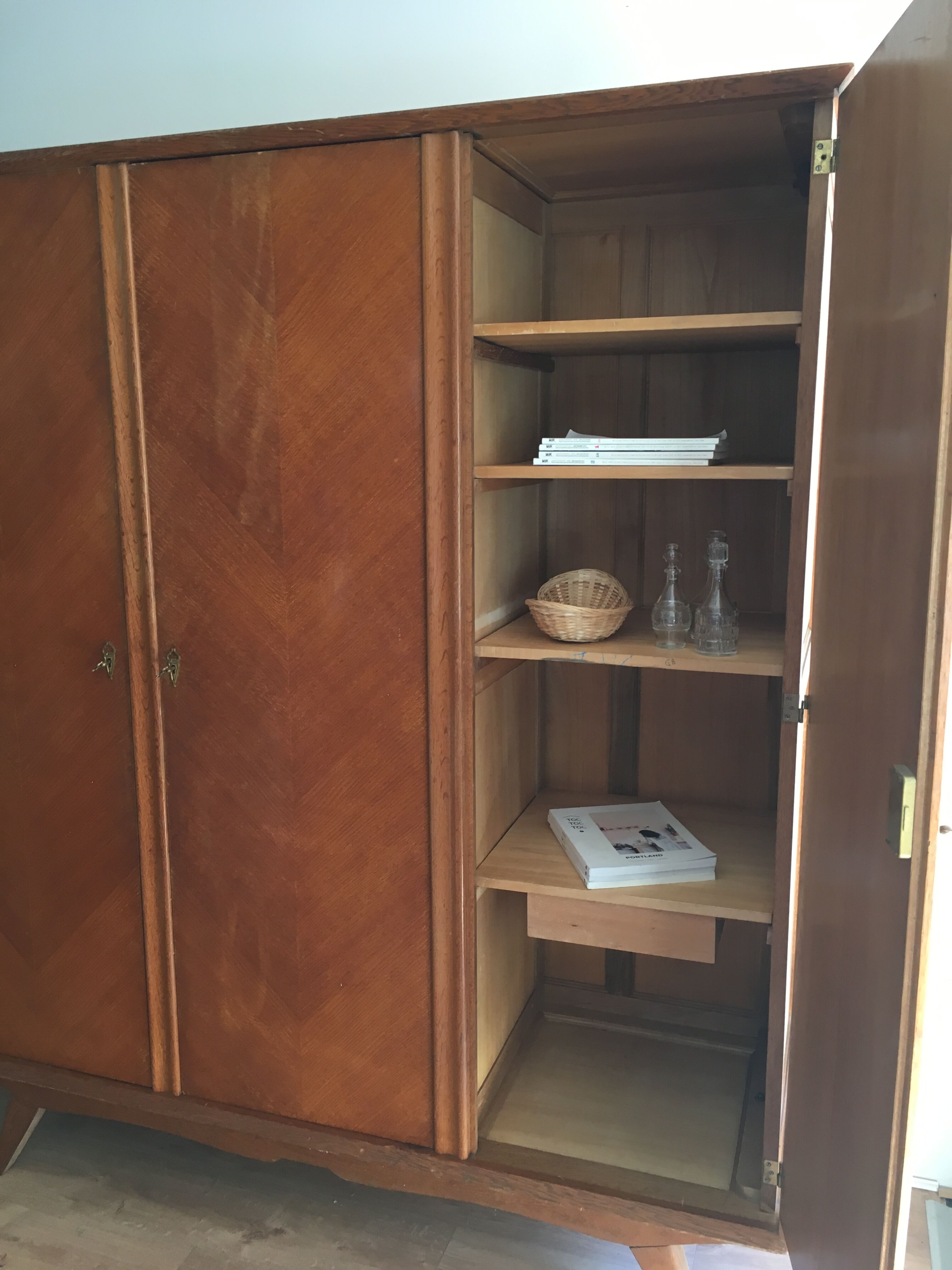 Vintage 3-doors cabinet with feet compass