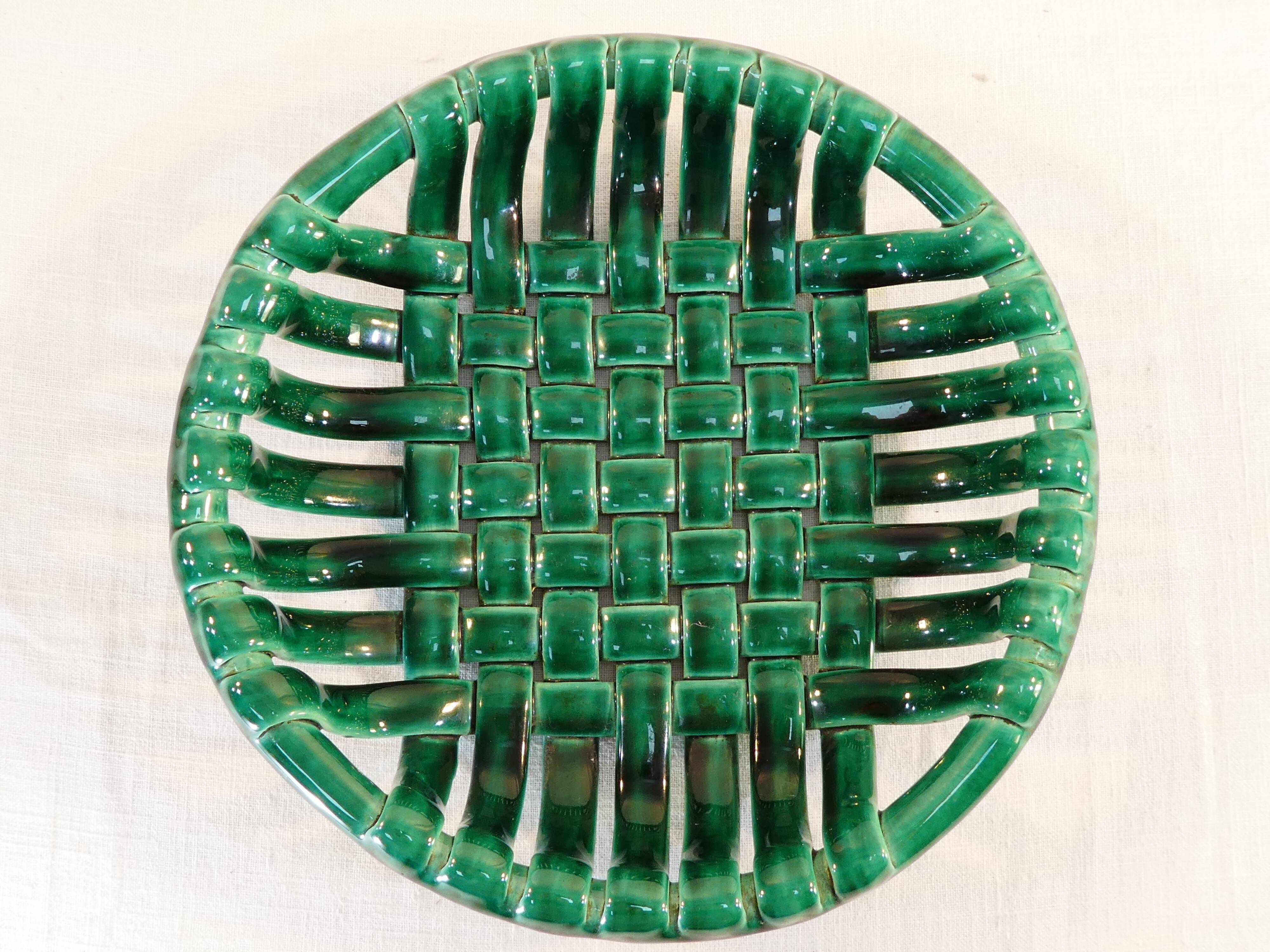 Fruit cup in openwork ceramic green