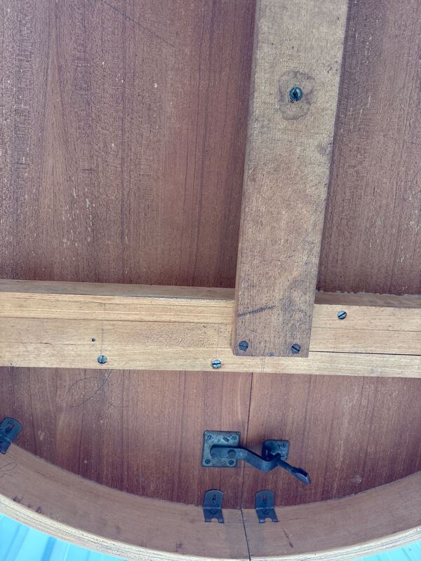 Table ronde scandinave vintage en teck – années 60