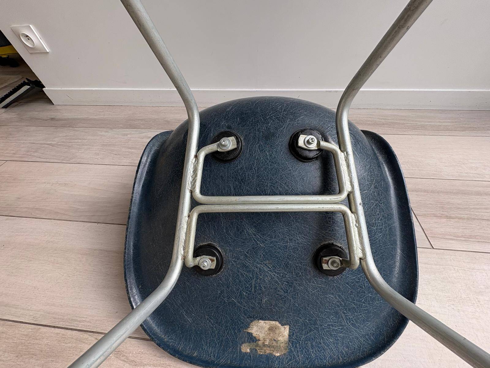 Set of 5 original Eames DSX fiberglass chairs