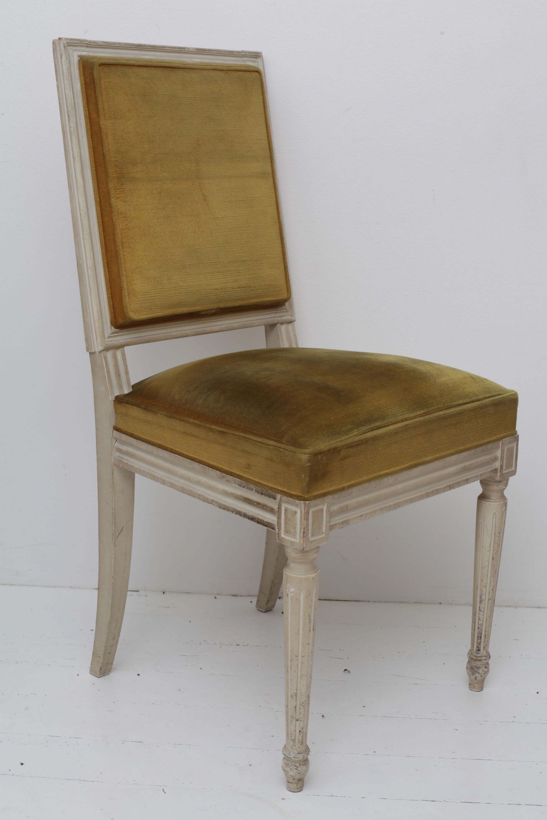 Wooden chair and solid velvet