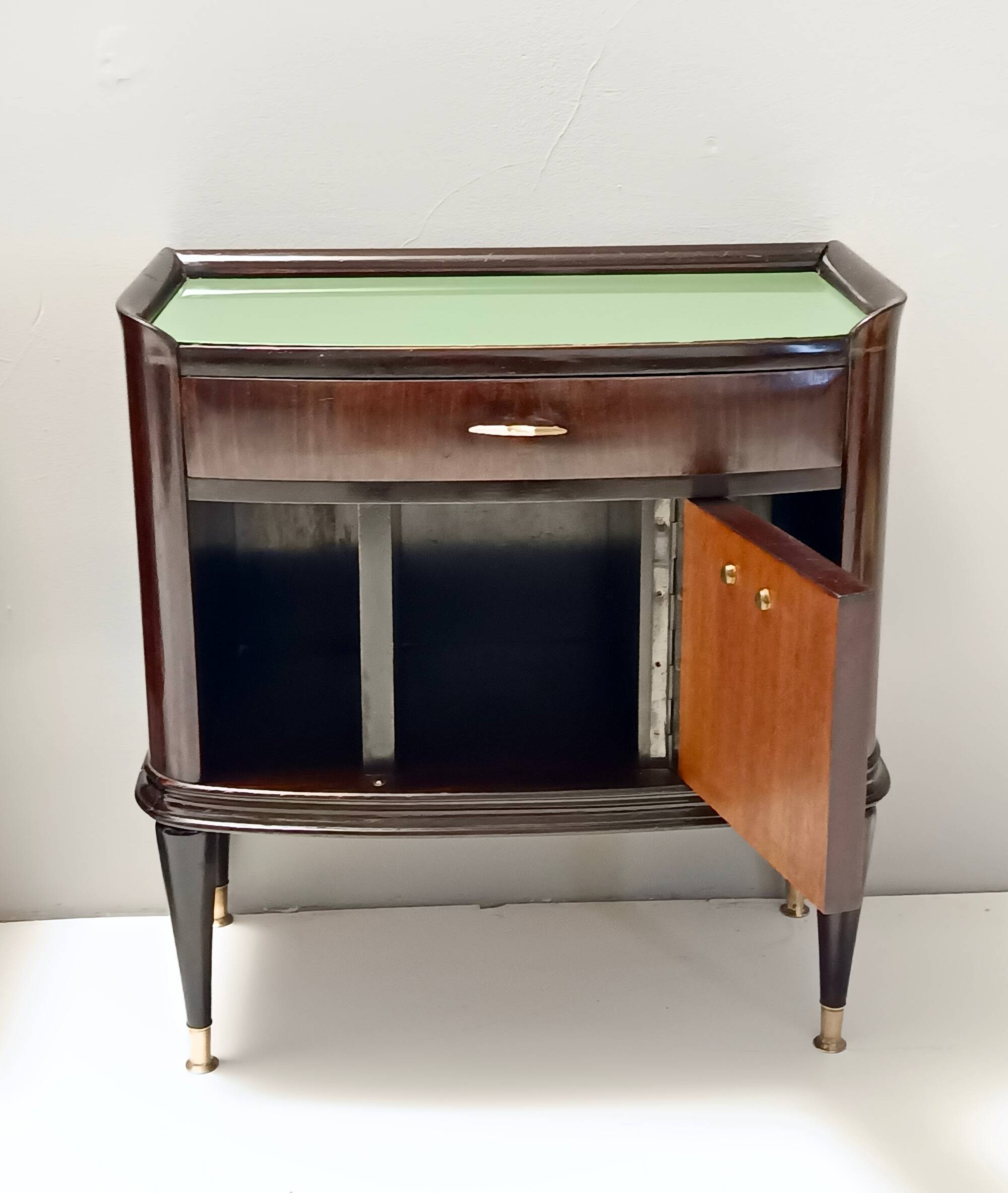 Pair of Walnut, Beech and Glass Nightstands in the Style of Tomaso Buzzi, Italy