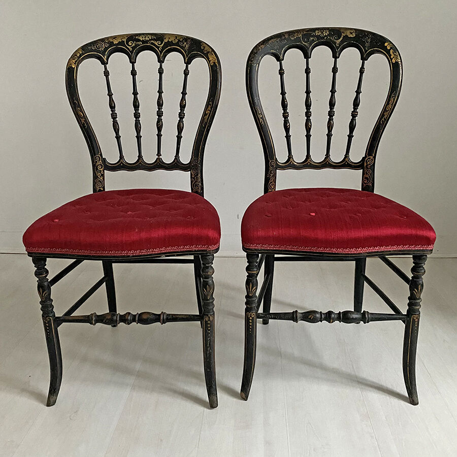 Paire de chaises Napoléon III en bois noirci