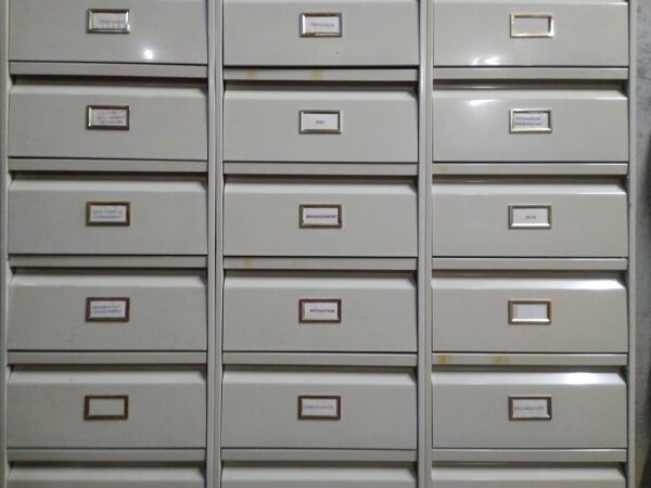 Armoire à casiers métallique industrielle Atal