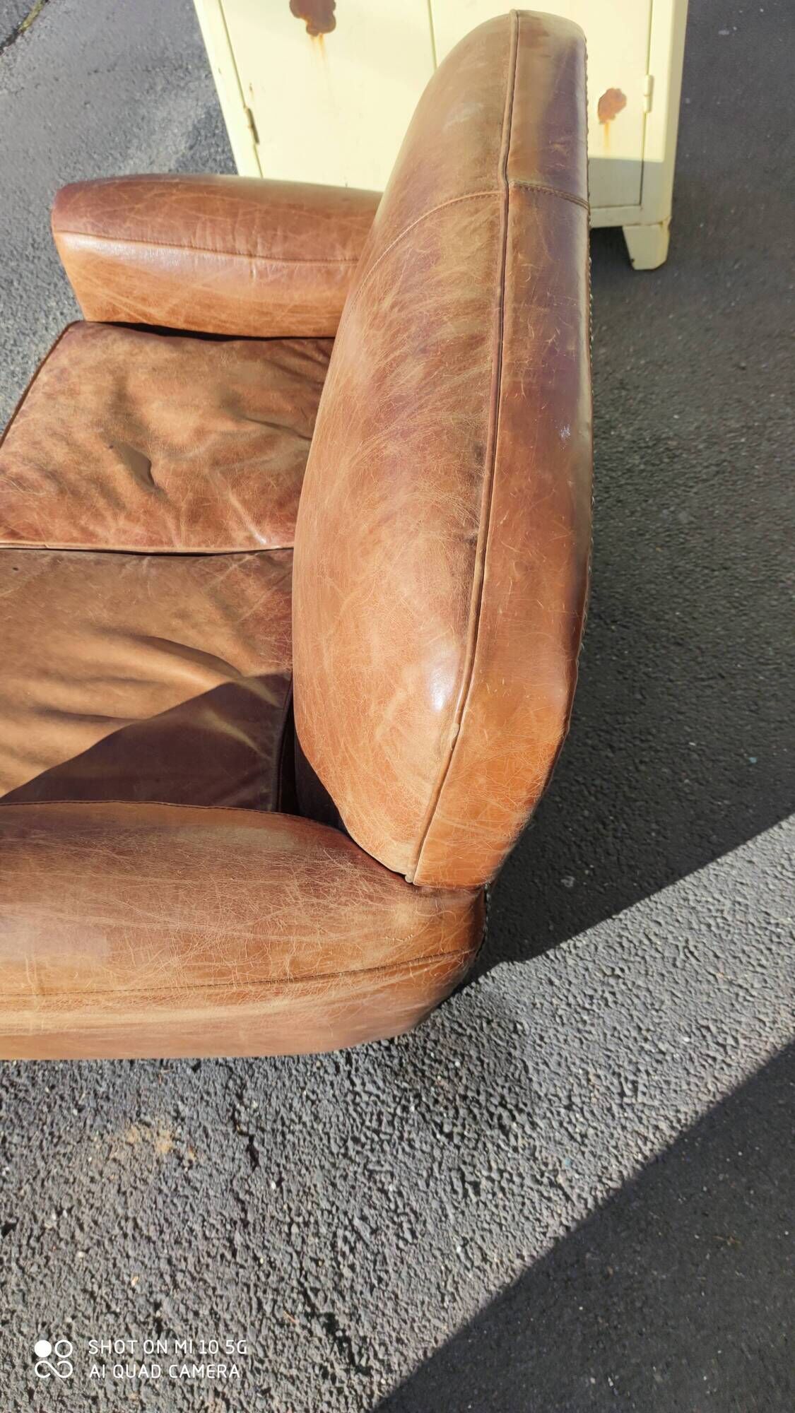 Club sofa 2 places in leather beautiful patina around 1980