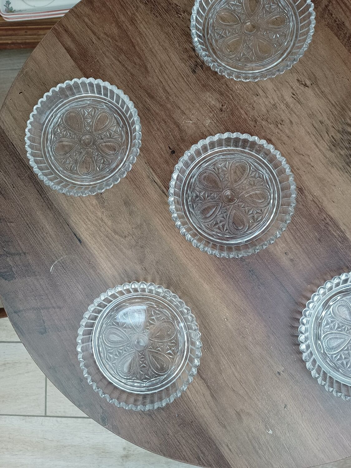 Set of six vontahe glass bottle rest