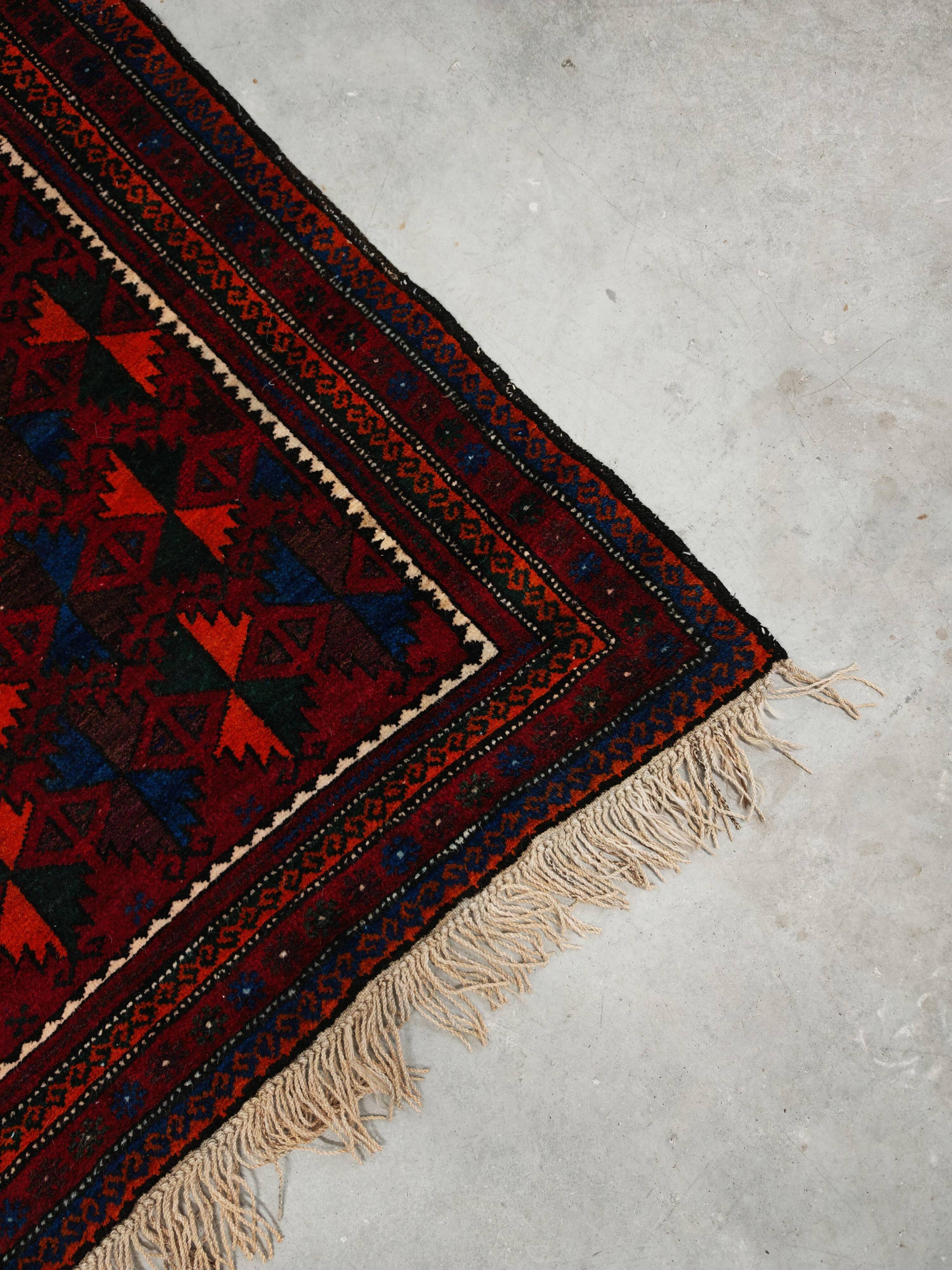 Vintage Baluchi prayer rug, hand-knotted, dyed wool from the 1970s.