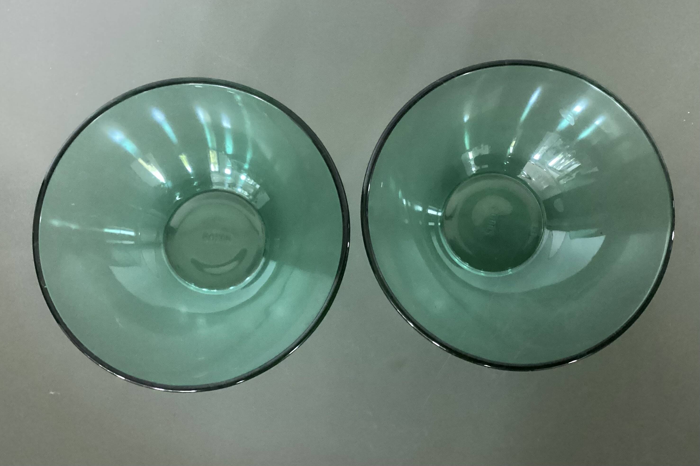 2 coupelles Huilor en verre vert