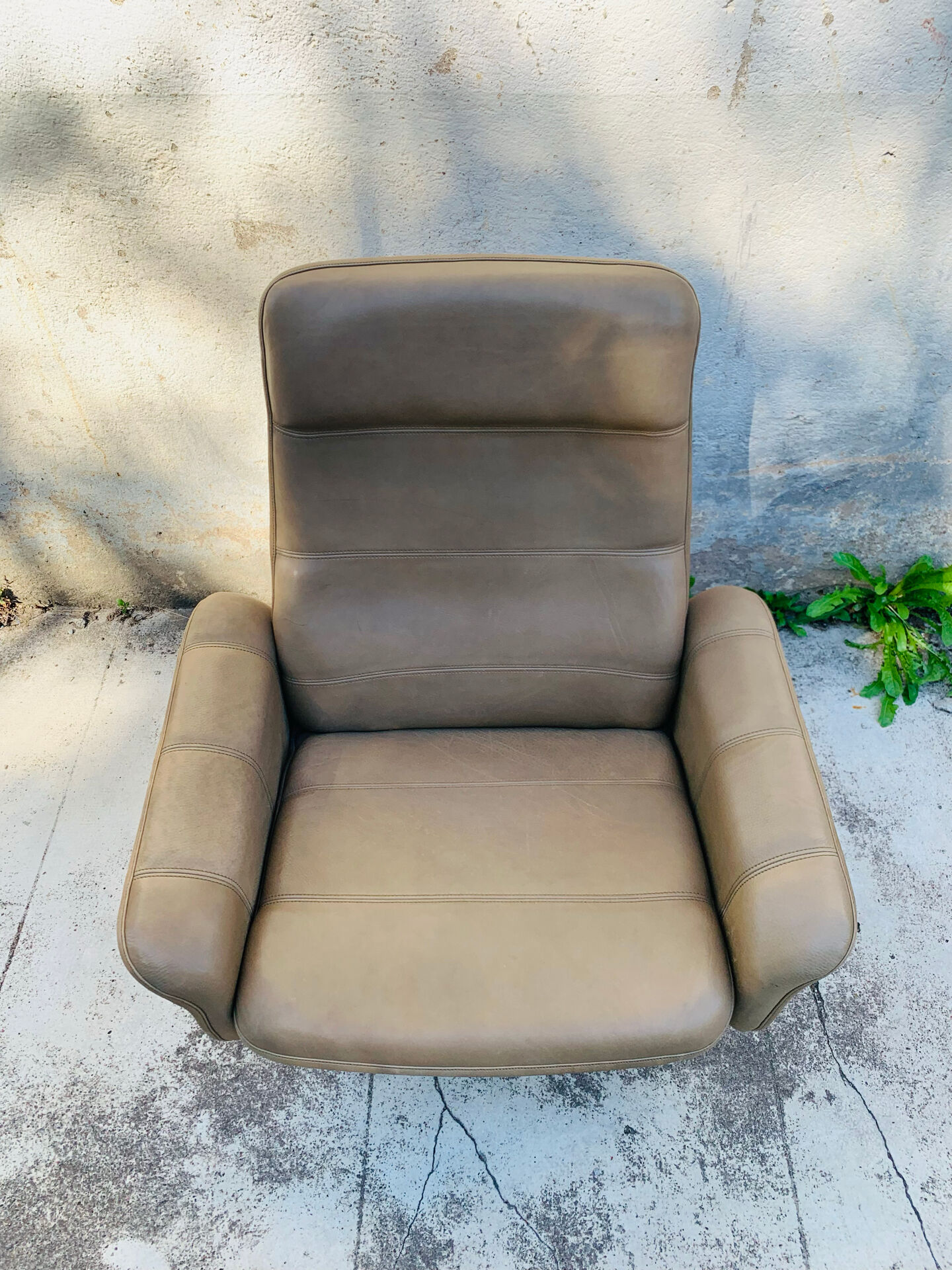 Vintage De Sede leather swivel chair, tulip base.