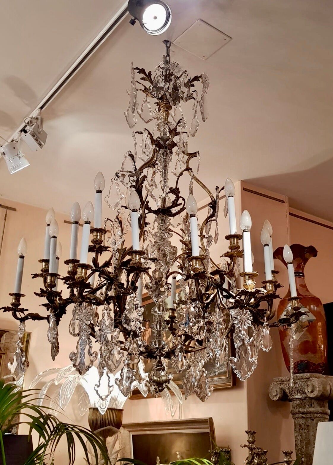 Lustre en bronze doré et cristal taillé, milieu XIXe siècle