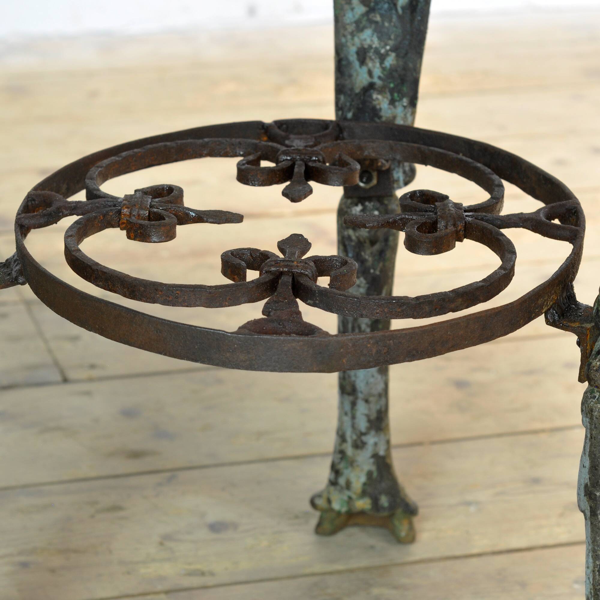 Cast iron garden table with pine top