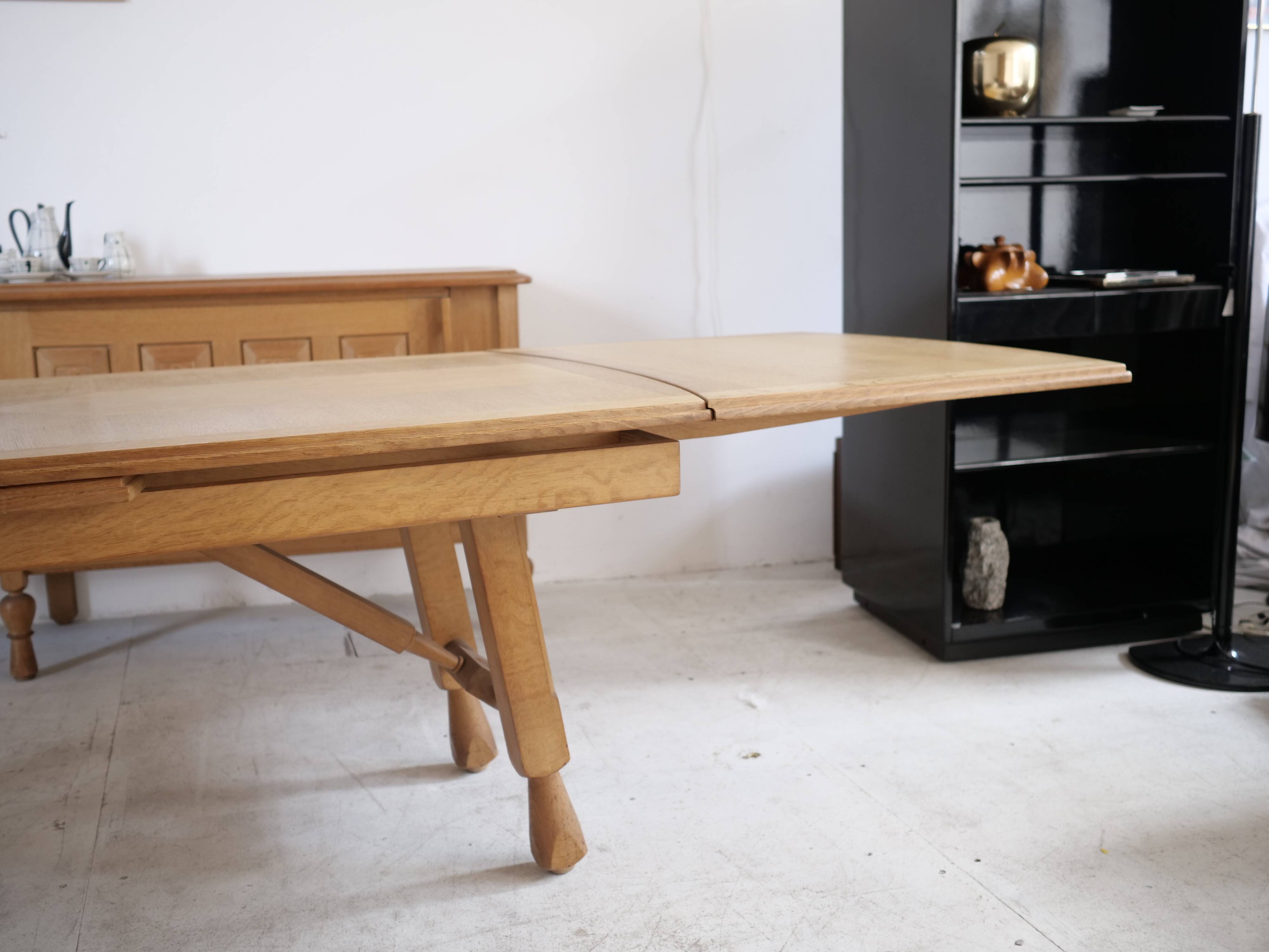 Guillerme and Chambron extendable table for your home France