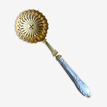 Filled and gilded silver sprinkler spoon