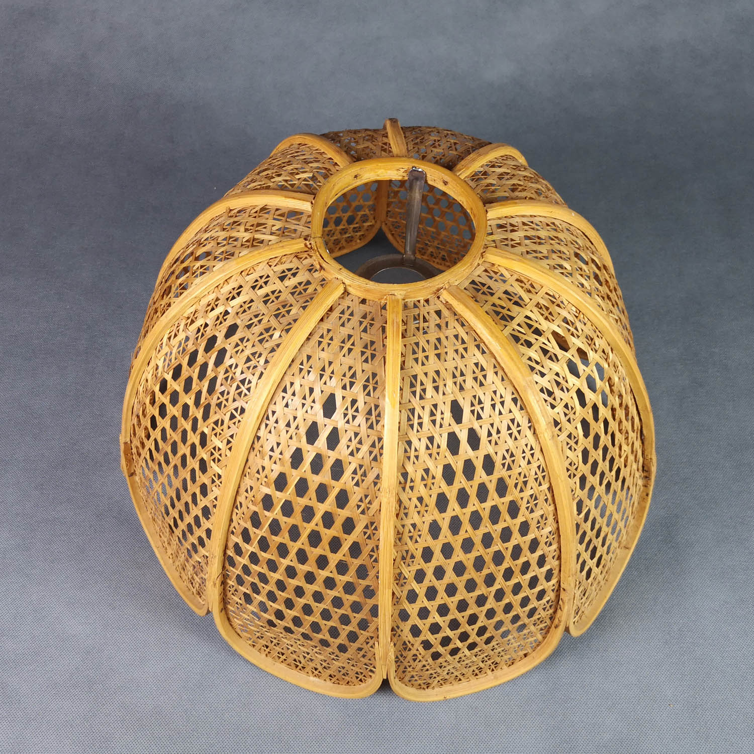 Flower suspension in braided rattan and vintage openwork - very nice condition