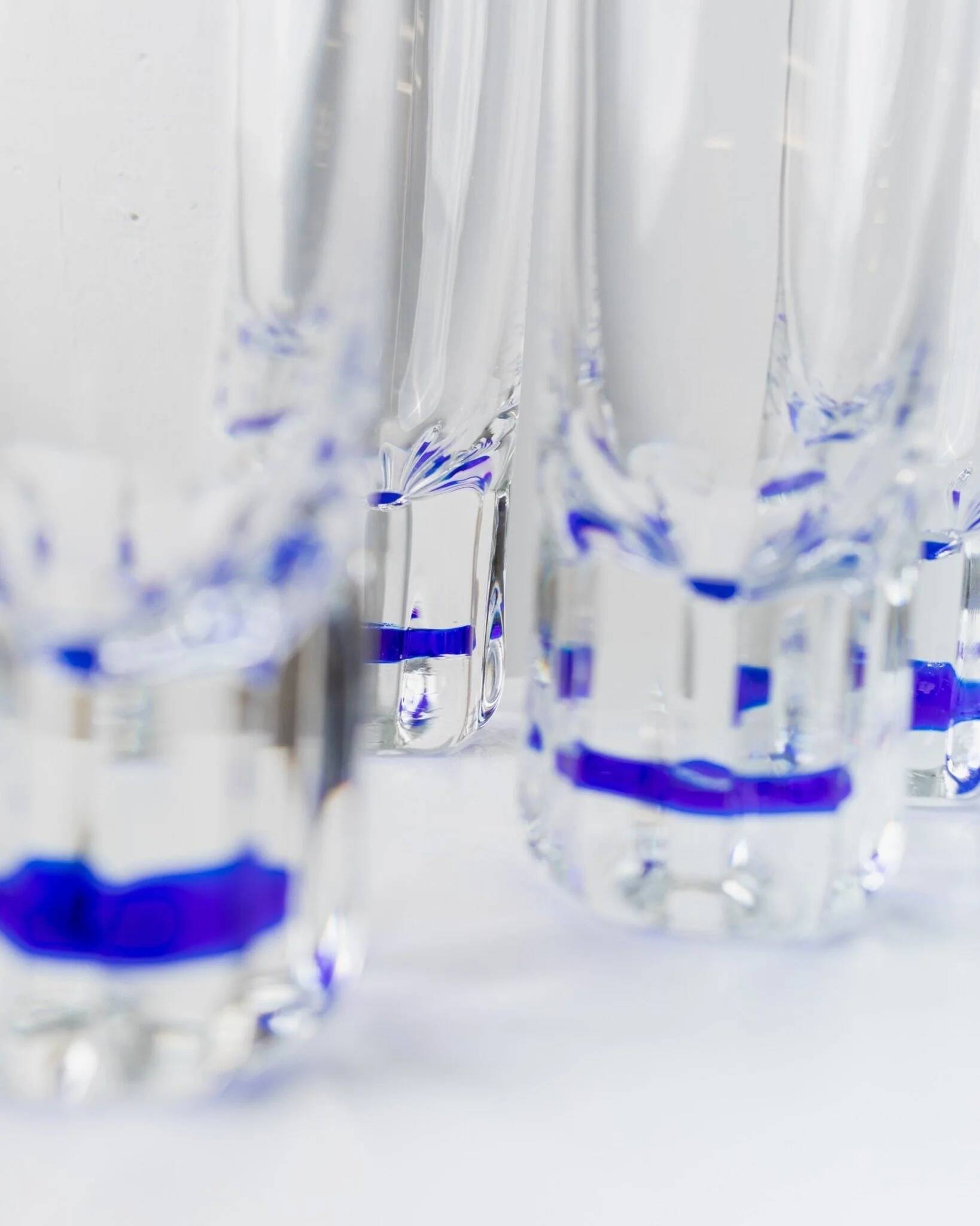 6 vintage drinking glasses from Italy from the 1980s - Set of transparent royal blue water glasses - Mid-Century design