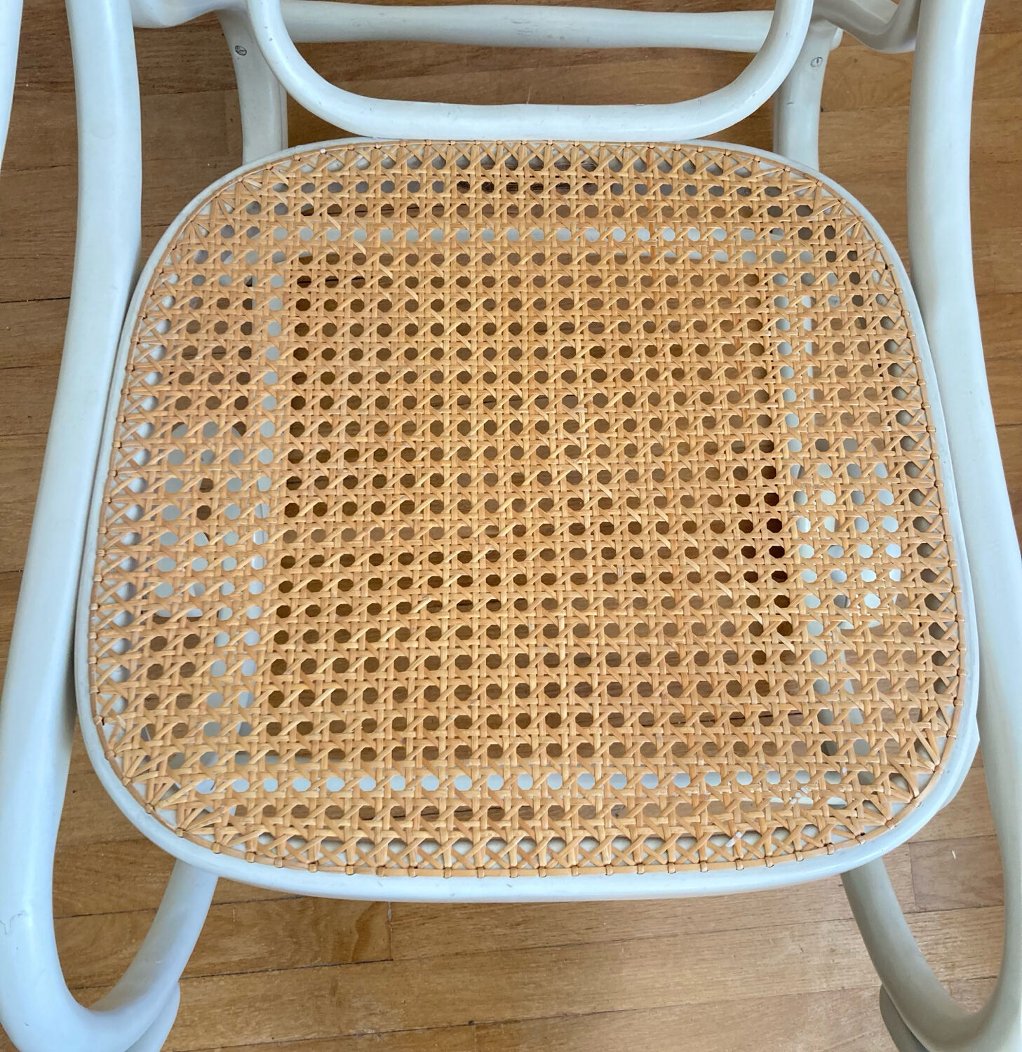 Rocking Chair THONET époque fin XIXe en bois courbé cérusé grège