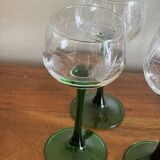 6 stemmed glasses with grape cluster decor