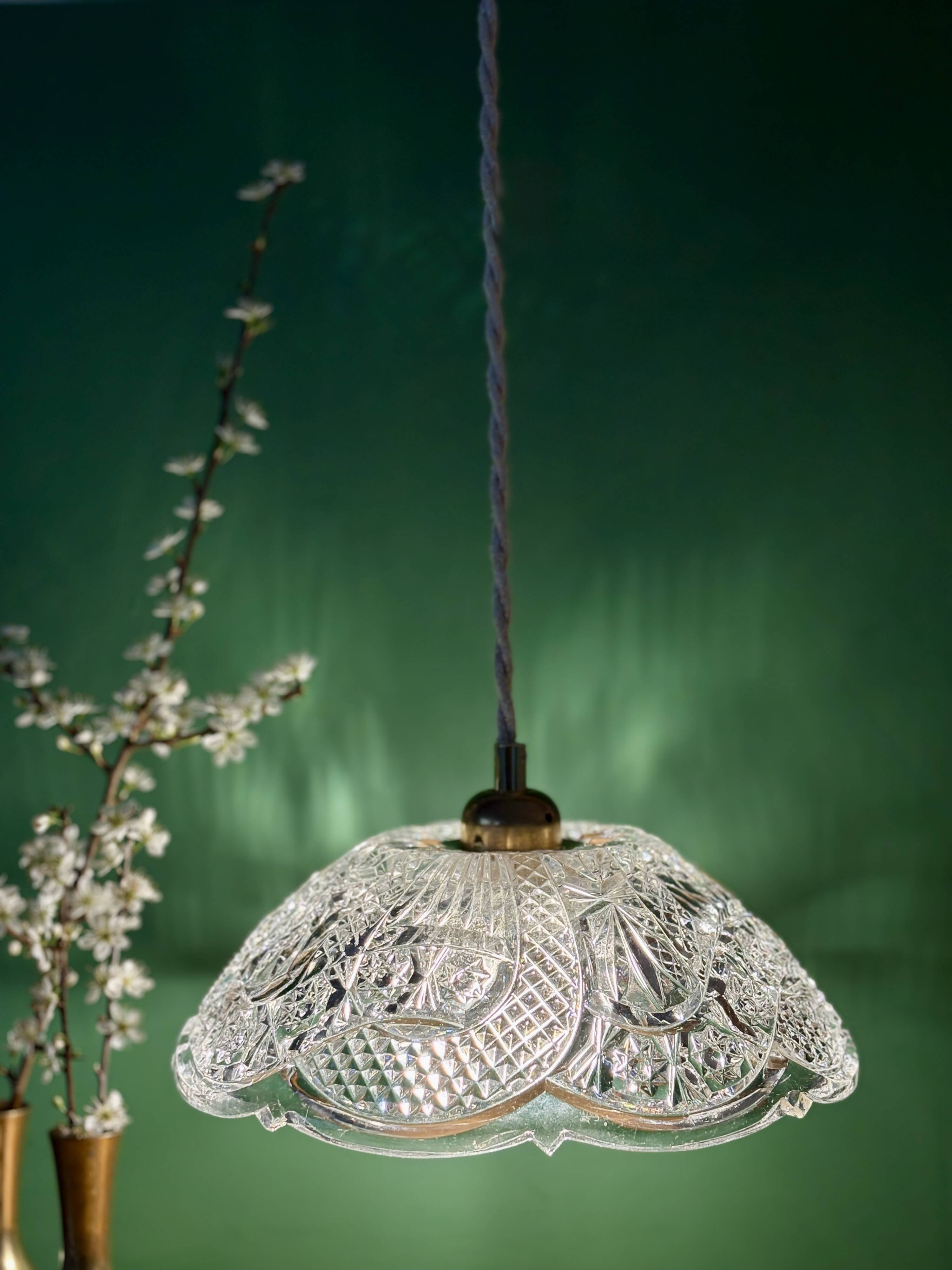 Suspension abat-jour vintage en verre travaillé - collection vaisselle -