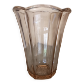 Vase en verre moulé rose , modèle "Fleur"