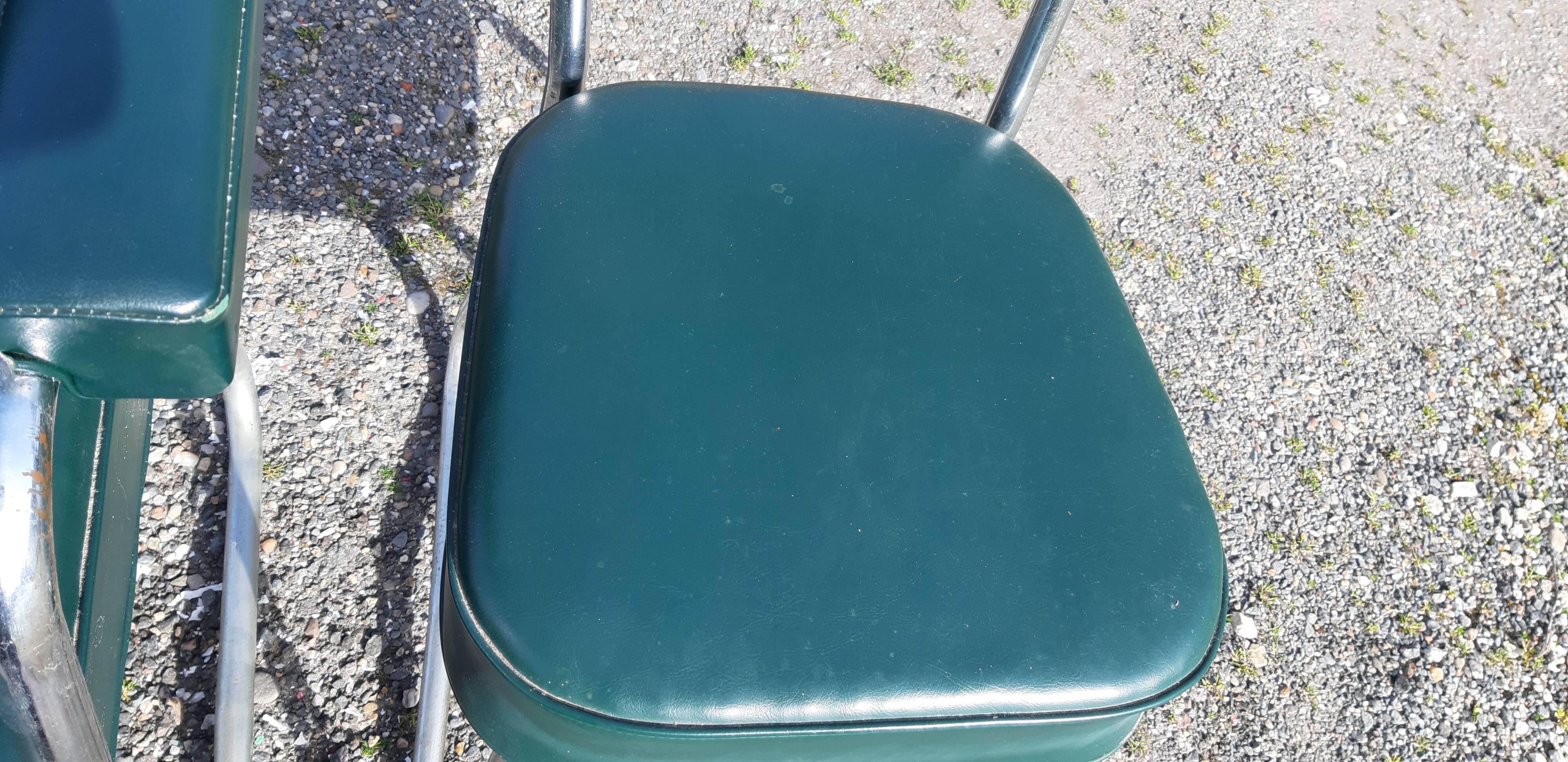 1 Chair and 2 Pullman Chairs