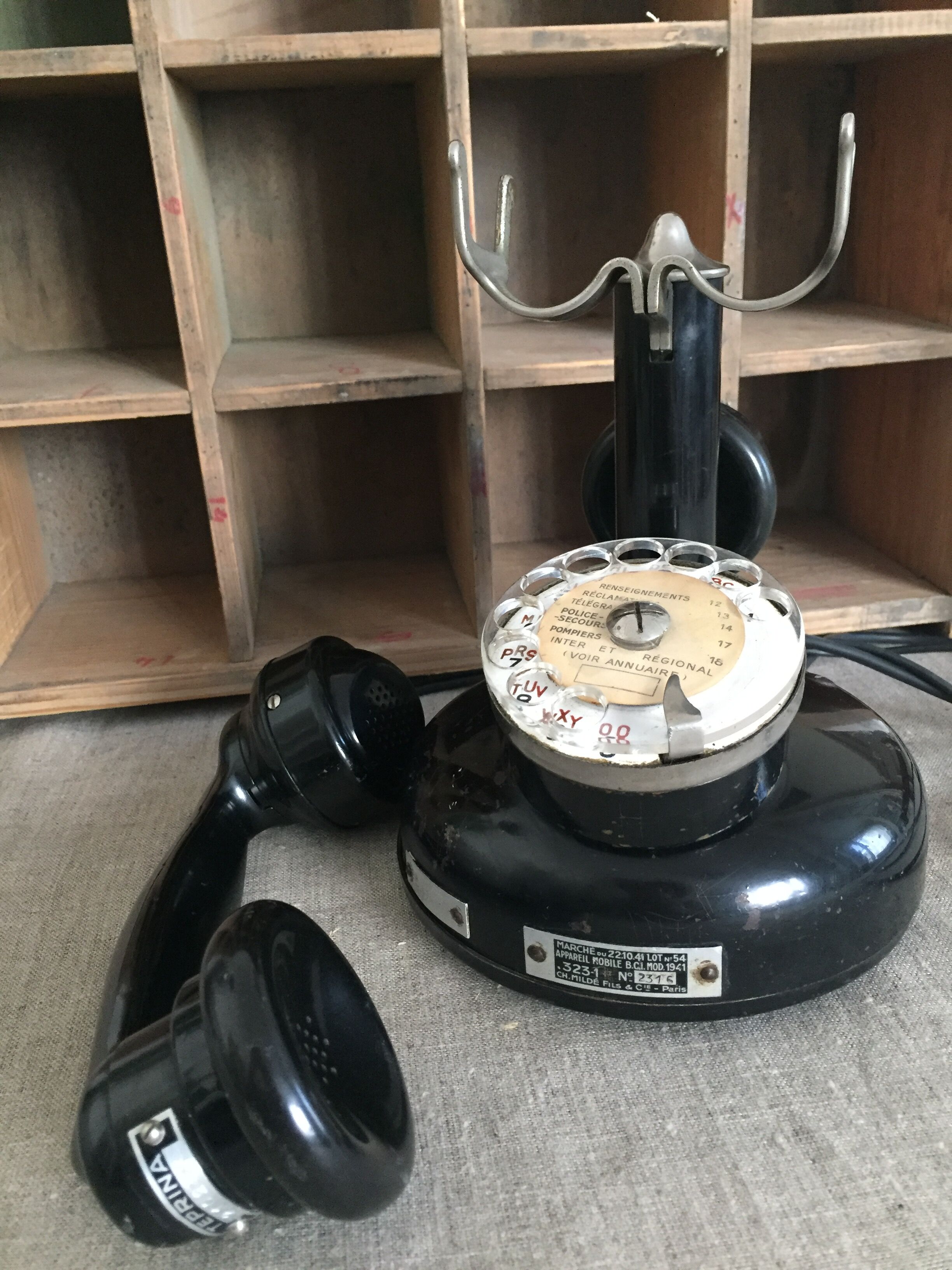 Teprina column bakelite telephone 1941