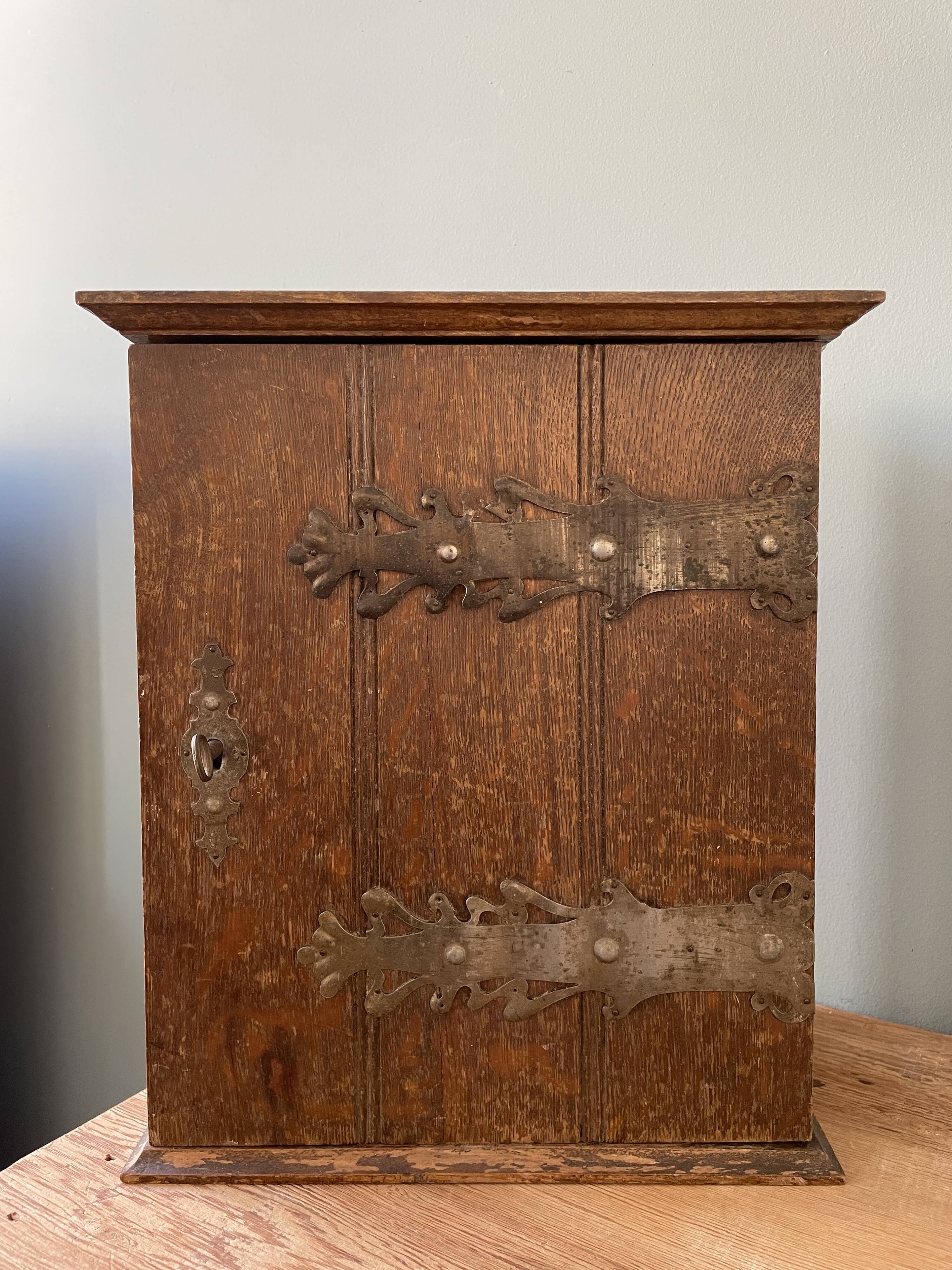 Art Nouveau toilet cabinet