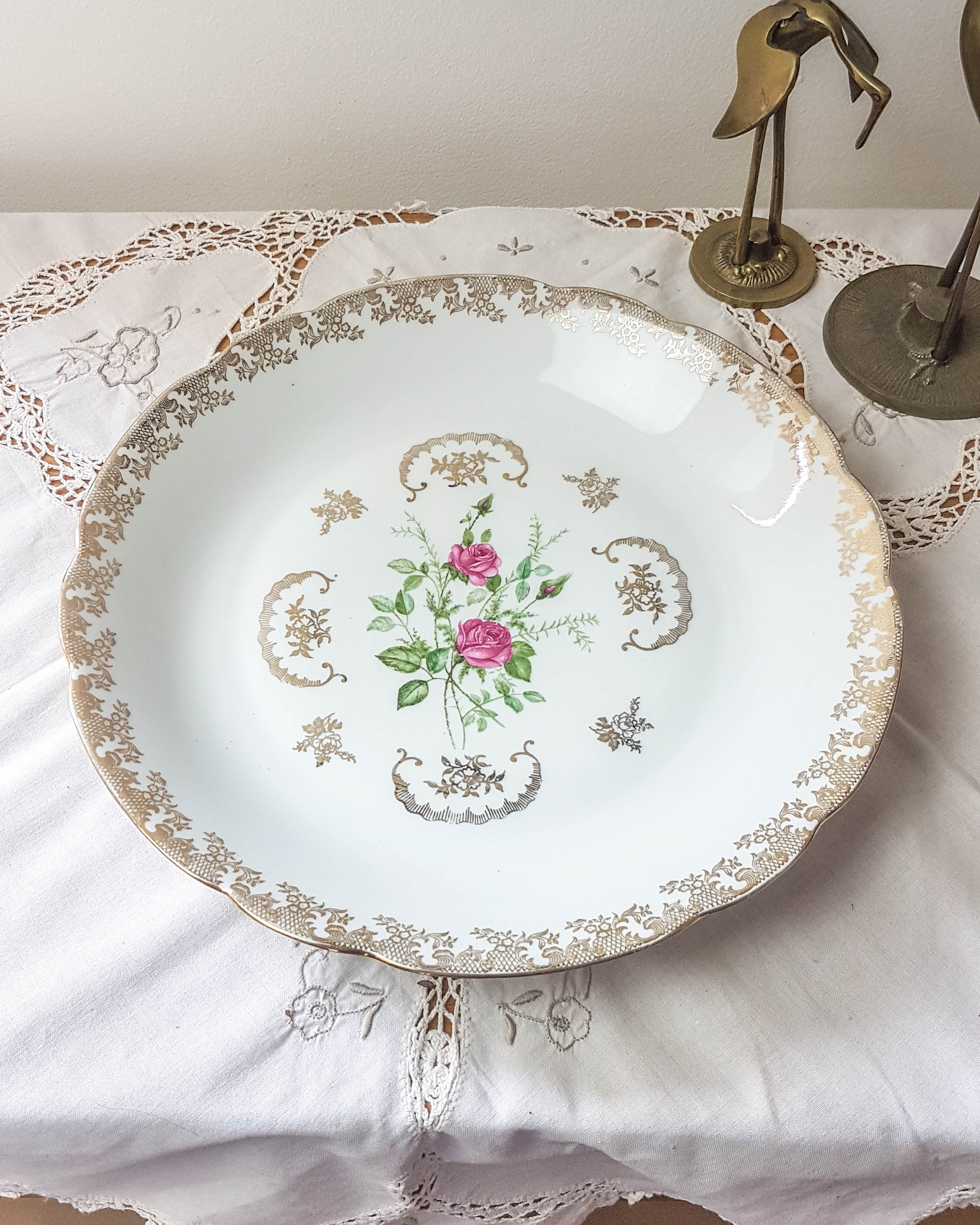 Round flat hollow Limoges FD Chauvigny White golden rose pattern