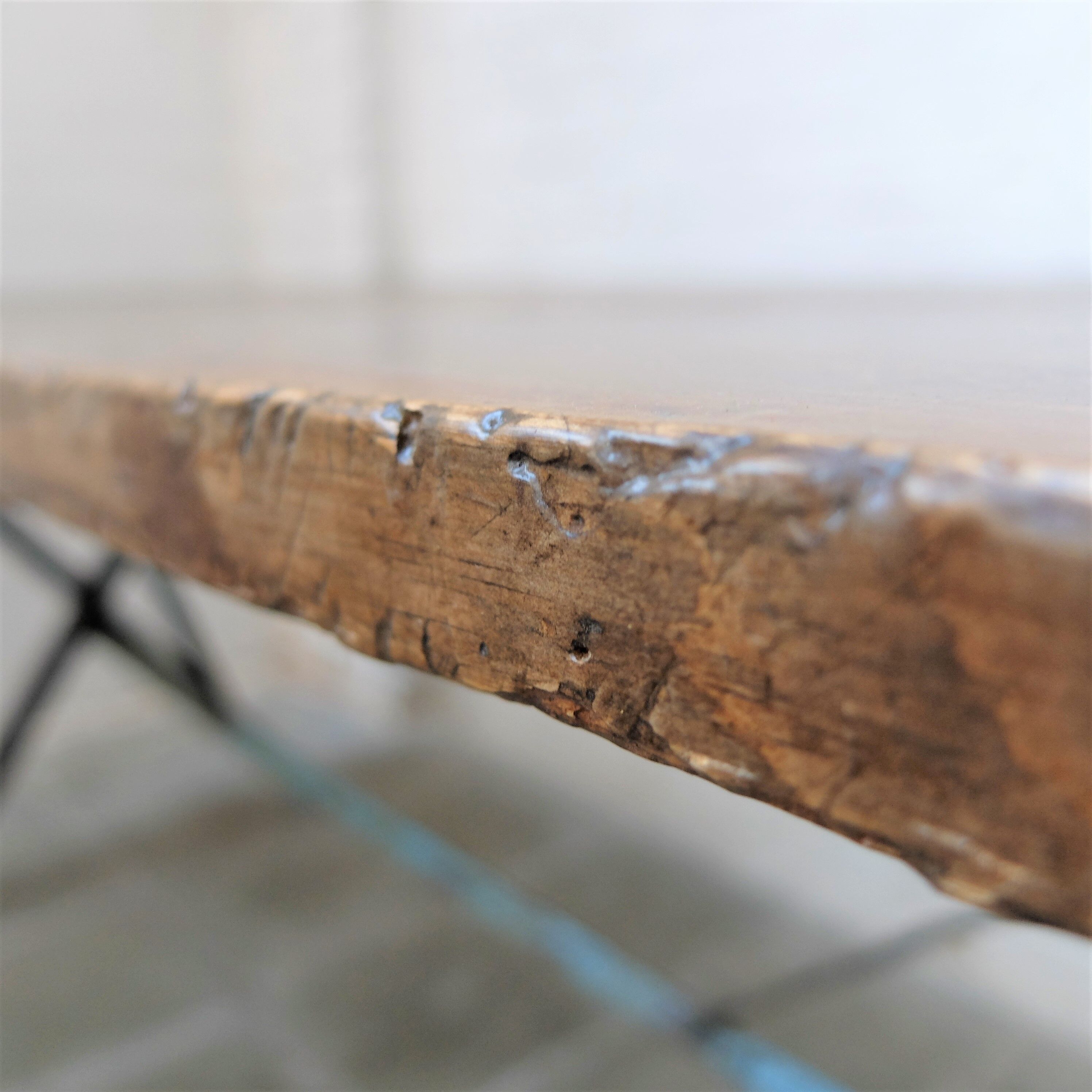 Table à pieds croisées industrielle