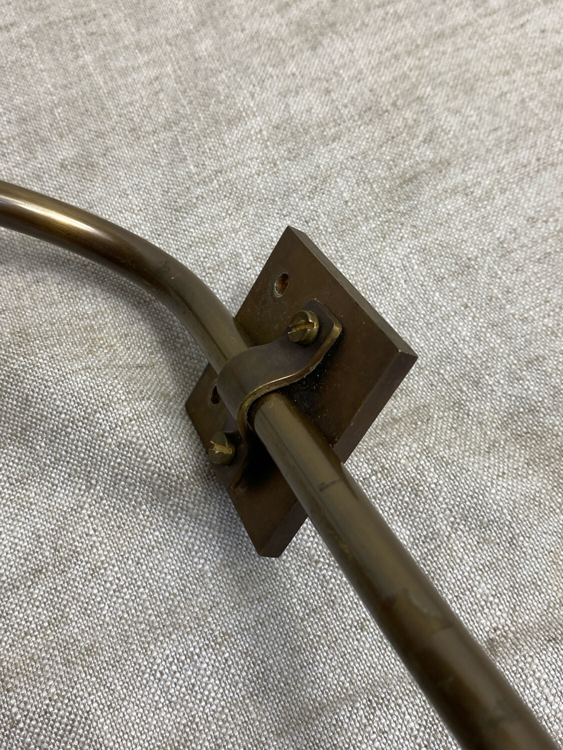 Wall light, picture light, in brass.