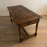 Closing table a drawer