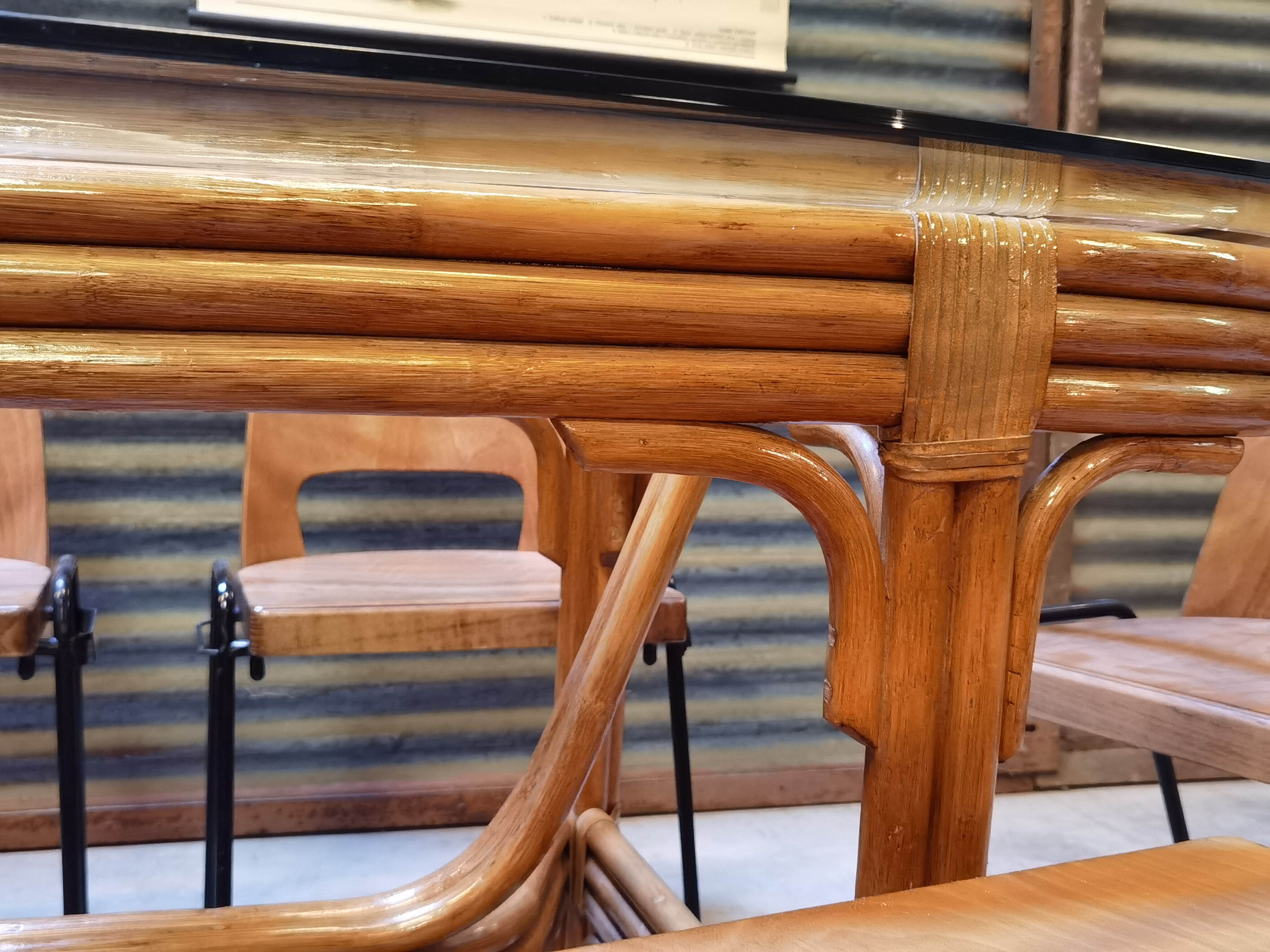 Dining table in rattan and glass 1960