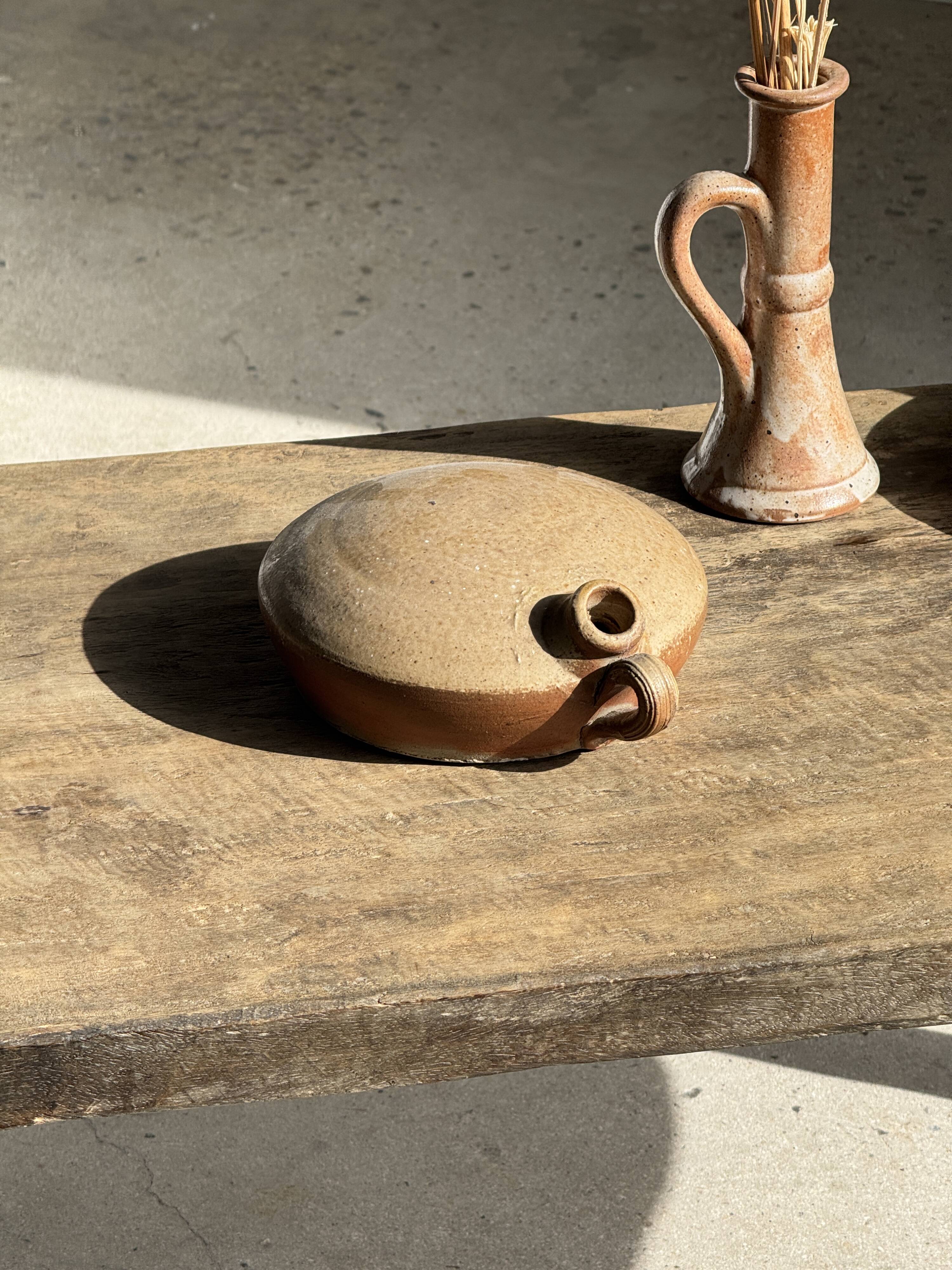 Round flat jar in old stoneware D20