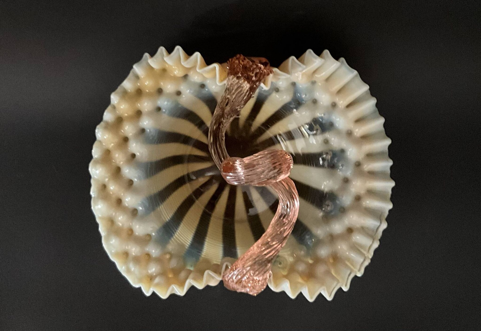 Corbeille Murano en verre soufflé opalin, Italie, années 1950-1960