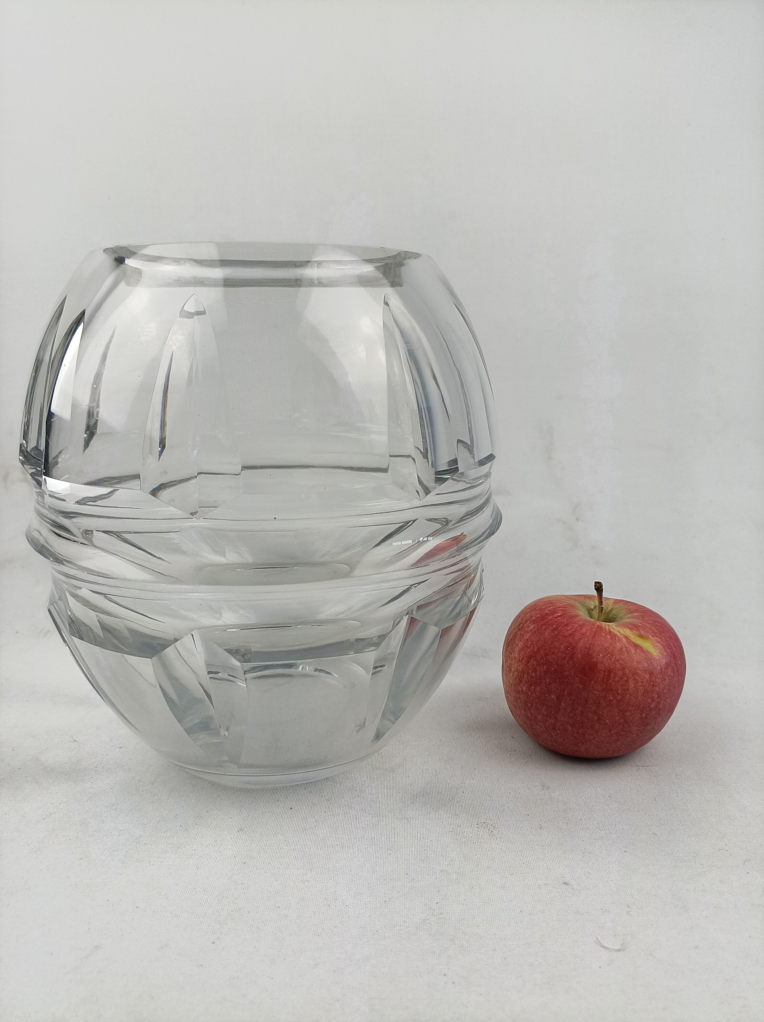 Baccarat vase ball art-deco