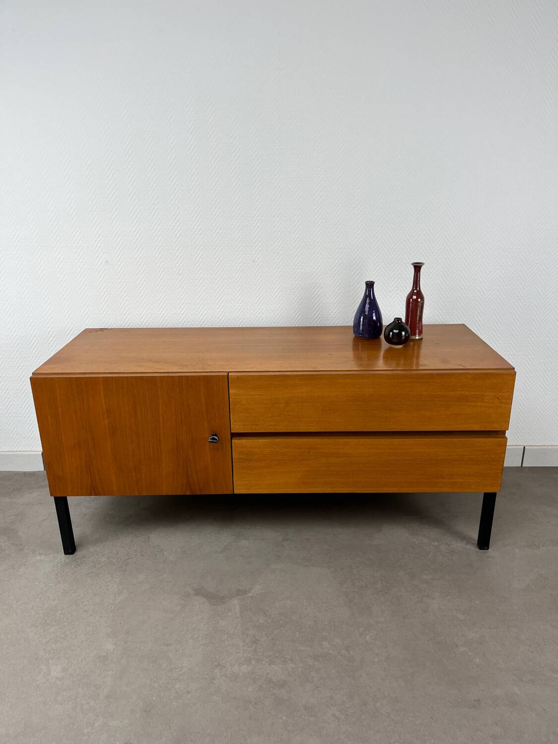Modernist sideboard, 1950s TV unit.