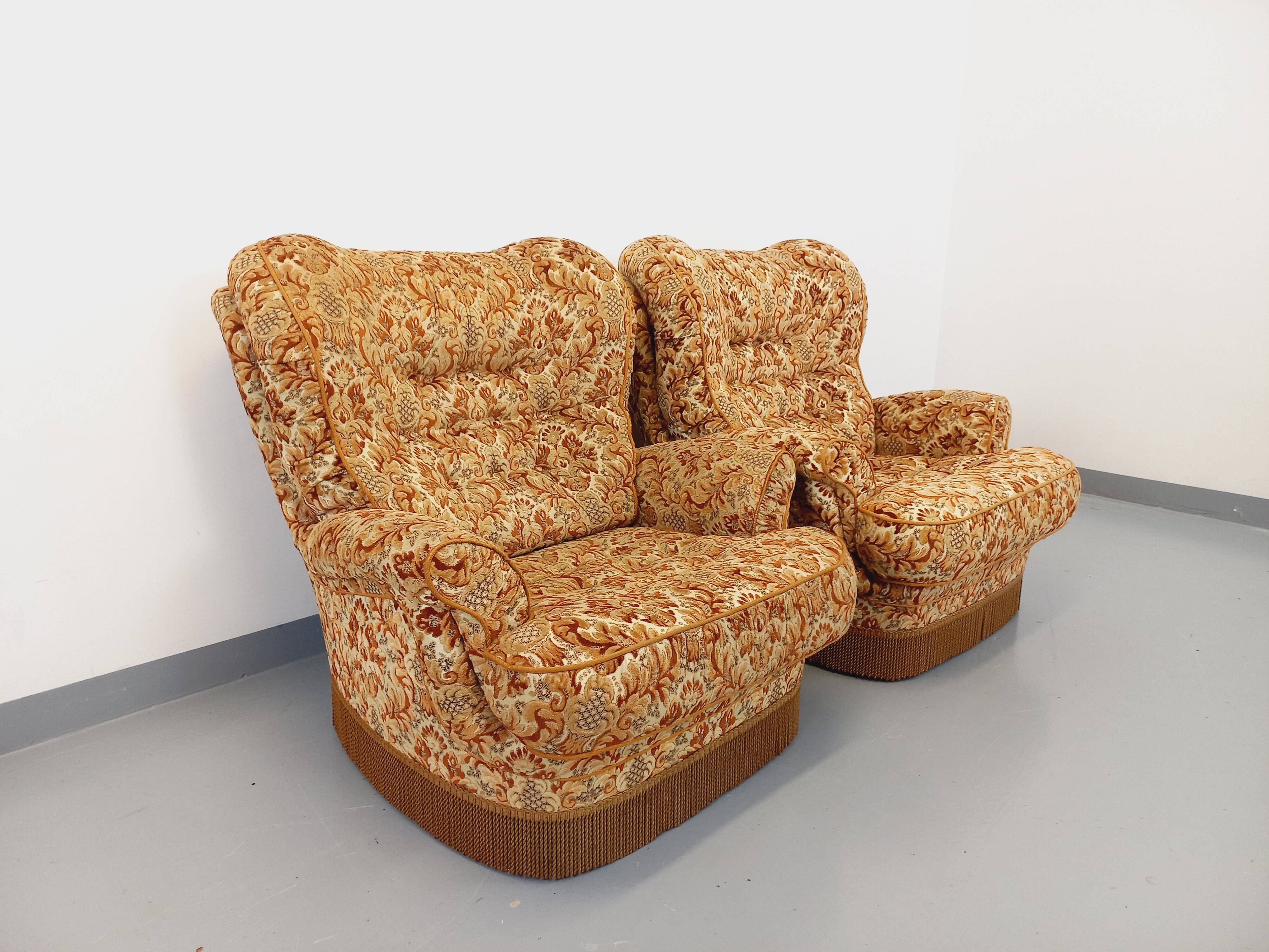 Set of 2 vintage armchairs in floral fabric with fringes from the 60s 70s